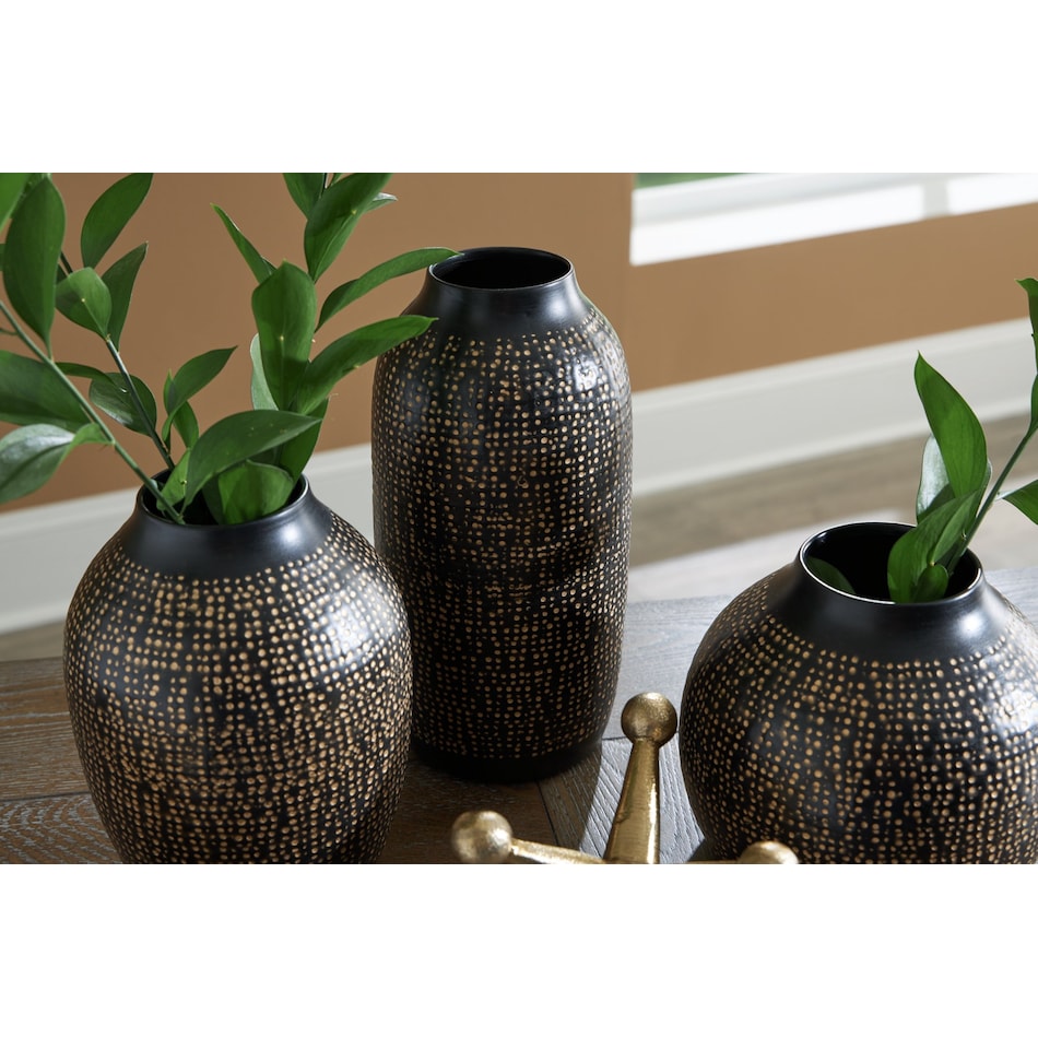 accessories black and gold vase   