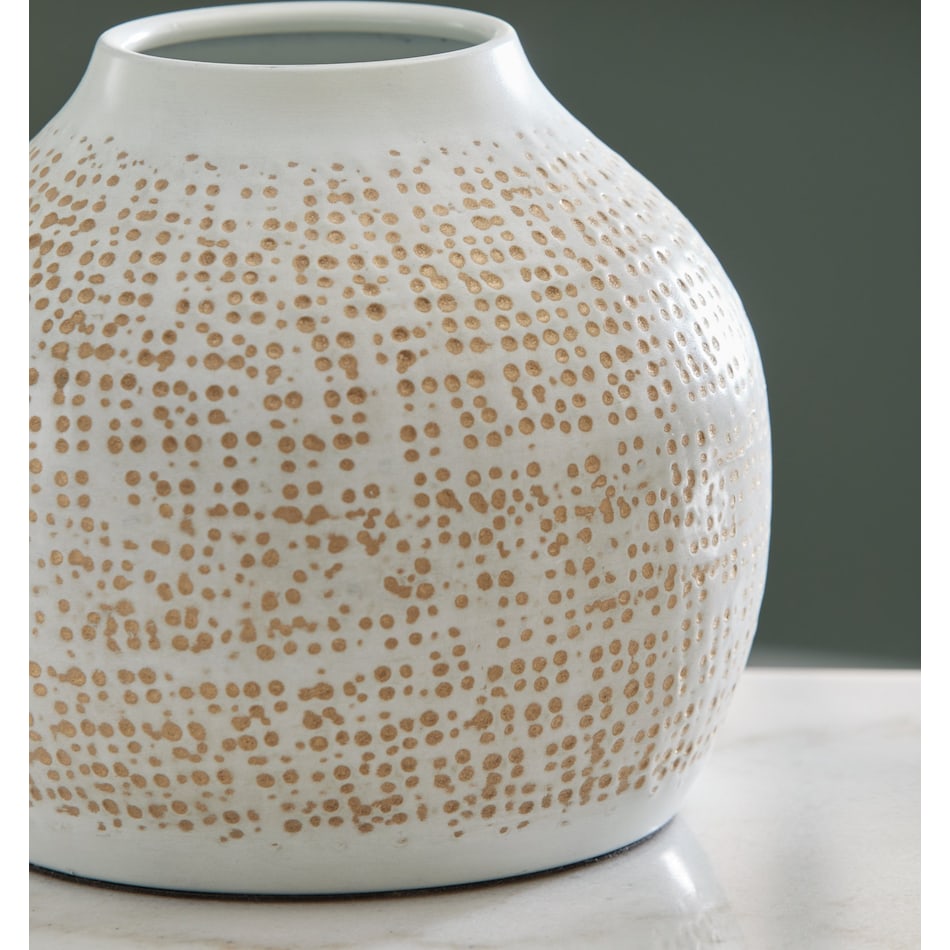 accessory set gold and white vase   