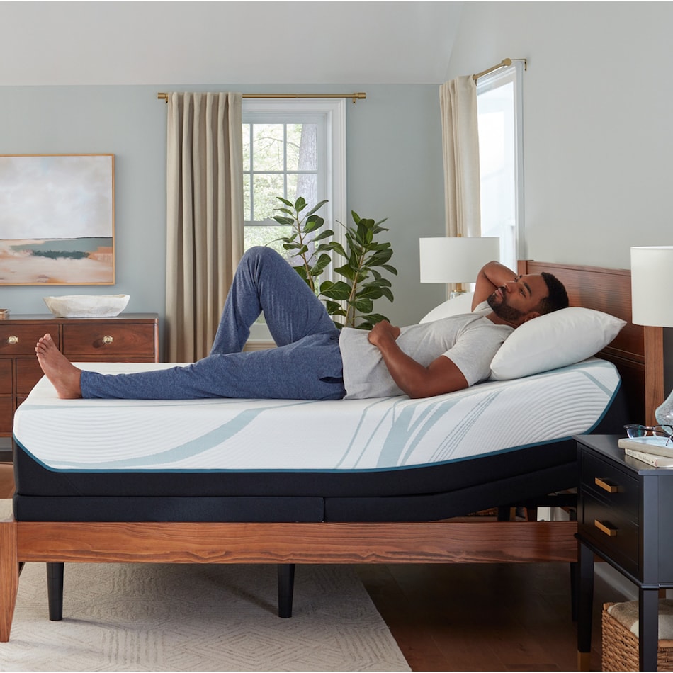 adapt  medium hybrid white mattress queen   