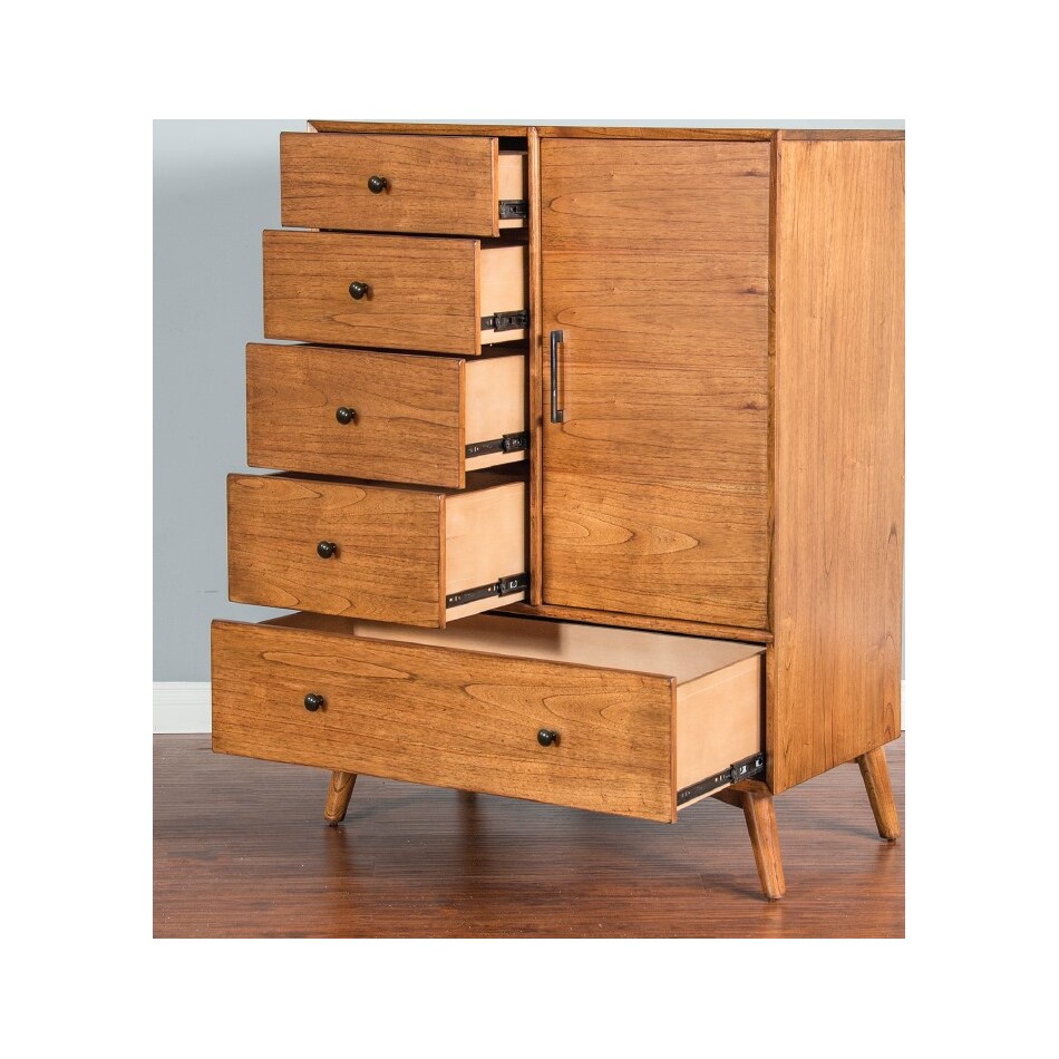 bellmore cinnamon orange brown chest   