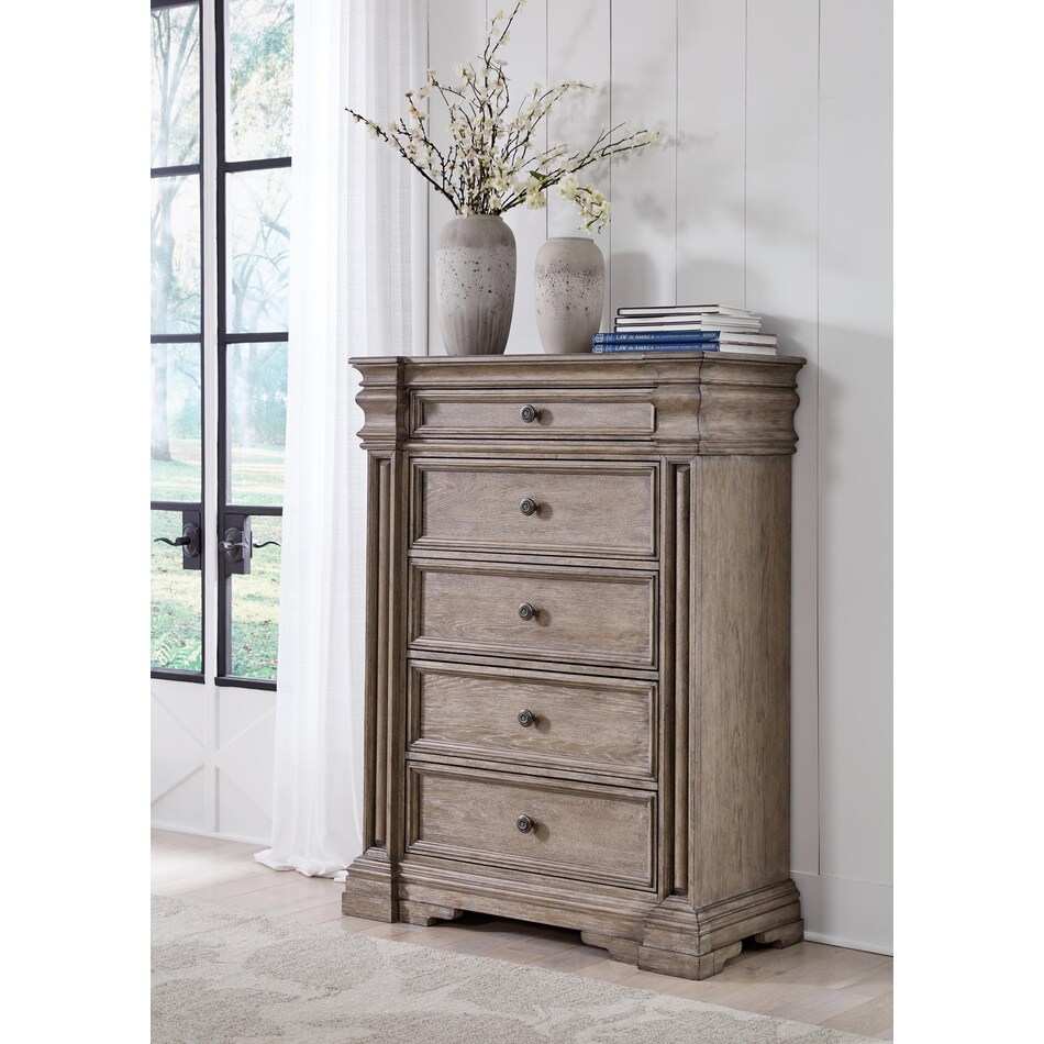 blairhurst light grayish brown chest   