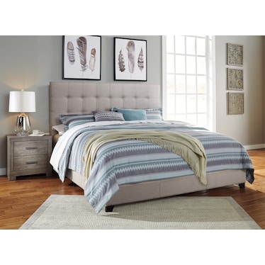 DOLANTE BUTTON UPHOLSTERED BED KING