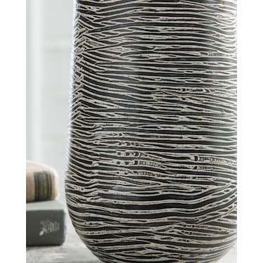 FYNN VASE