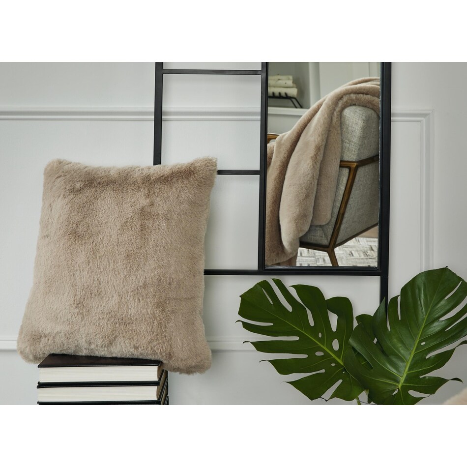 gariland brown pillow   