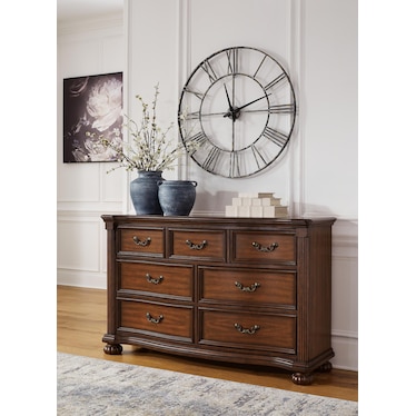 LAVINTON DRESSER