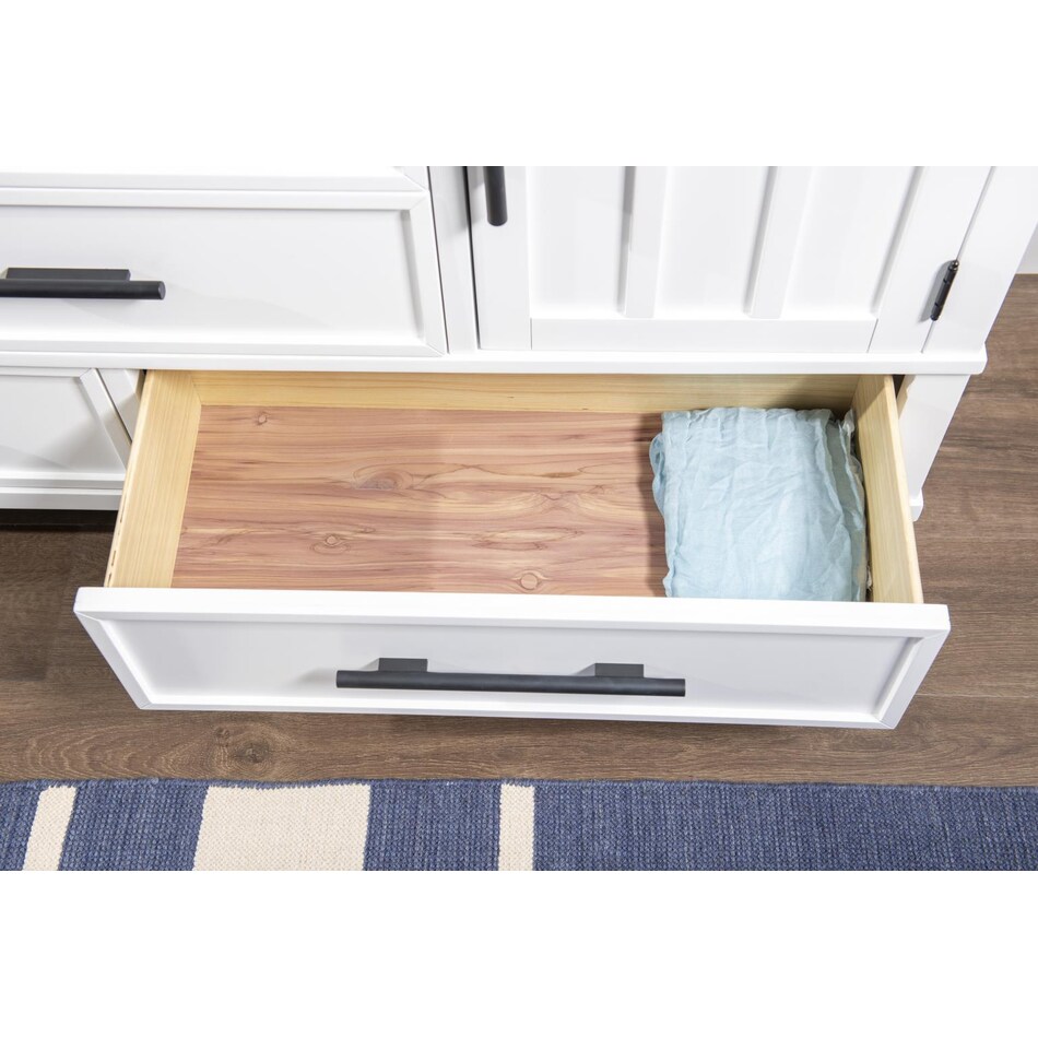nellie alabaster chest   