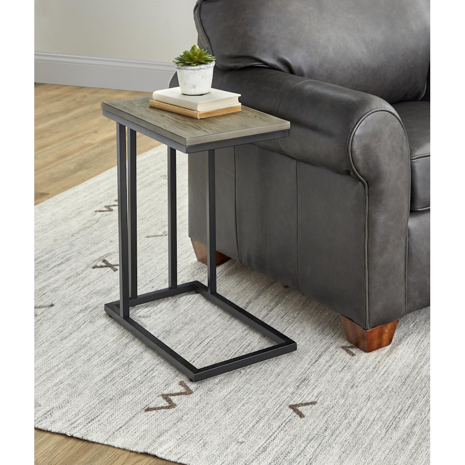 sandusky end table   